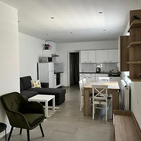 Apartment Feszek Vendeghaz *