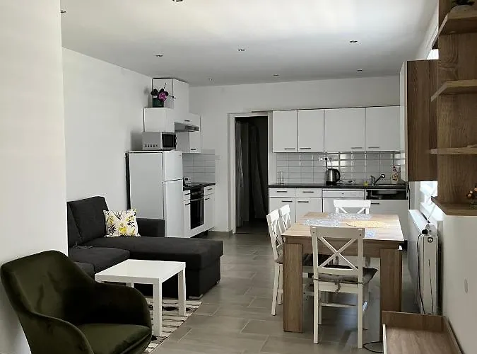 Apartament Feszek Vendeghaz *